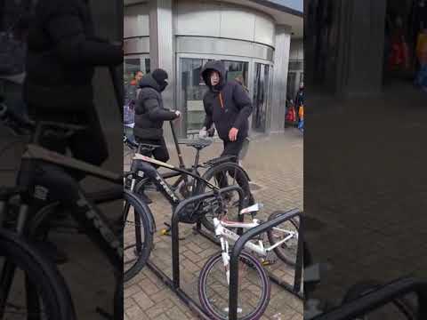 Thief cuts lock on Trek Powerfly 4 electric bike with angle grinder